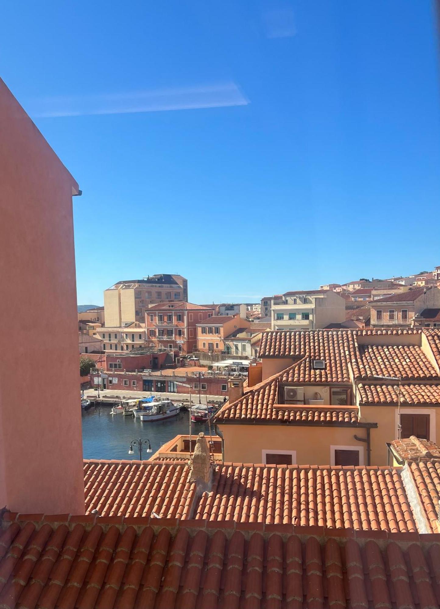 Maison Madeleine La Maddalena  Ngoại thất bức ảnh